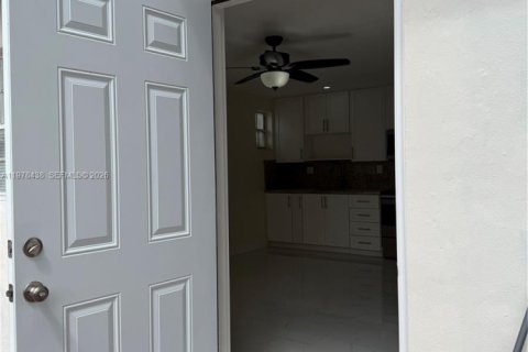 Commercial property in Miami, Florida 1 bedroom, 143.53 sq.m. № 2042151 - photo 6