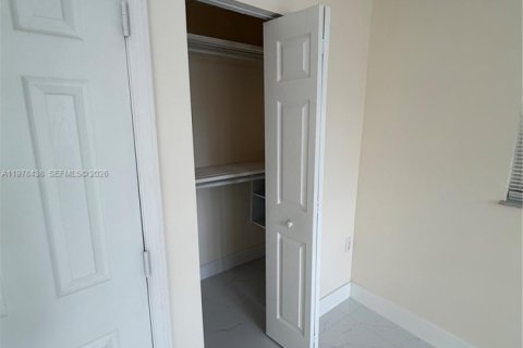 Commercial property in Miami, Florida 1 bedroom, 143.53 sq.m. № 2042151 - photo 10