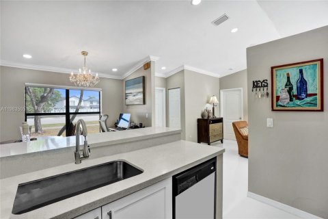 Townhouse in Miami, Florida 2 bedrooms, 93.83 sq.m. № 2154842 - photo 18