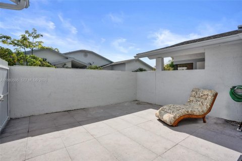 Townhouse in Miami, Florida 2 bedrooms, 93.83 sq.m. № 2154842 - photo 19