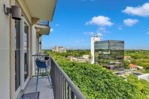Condo in Miami, Florida, 1 bedroom  № 1932843 - photo 15