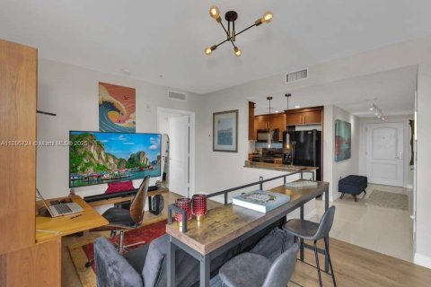 Condo in Miami, Florida, 1 bedroom  № 1932843 - photo 5