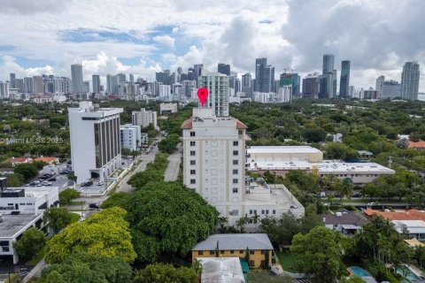 Condo in Miami, Florida, 1 bedroom  № 1932843 - photo 1