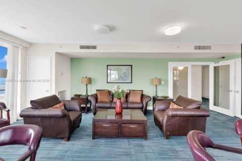 Condo in Miami, Florida, 1 bedroom  № 1932843 - photo 17