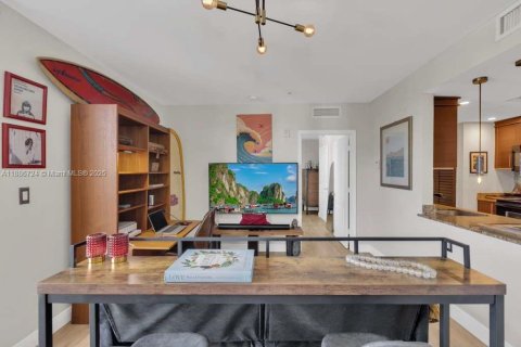 Condo in Miami, Florida, 1 bedroom  № 1932843 - photo 4