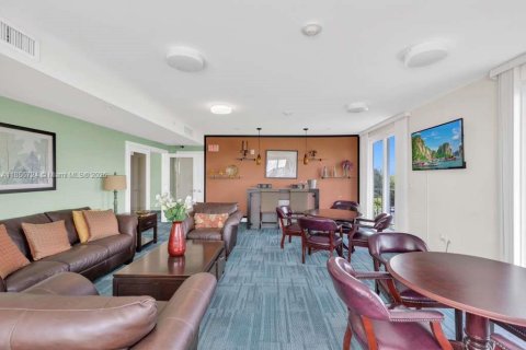 Condo in Miami, Florida, 1 bedroom  № 1932843 - photo 16