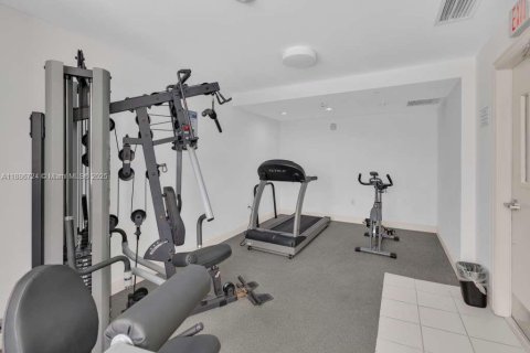 Condo in Miami, Florida, 1 bedroom  № 1932843 - photo 19