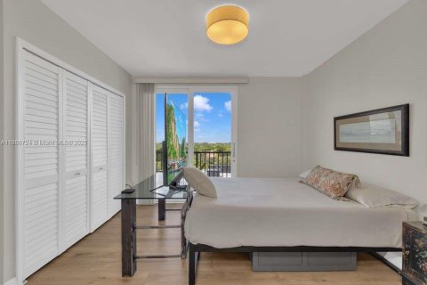 Condo in Miami, Florida, 1 bedroom  № 1932843 - photo 12