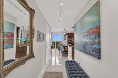 Condo in Miami, Florida, 1 bedroom  № 1932843 - photo 2