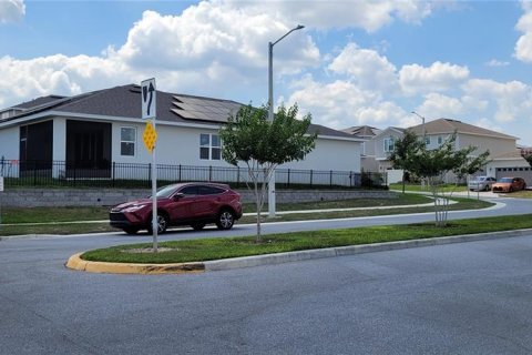House in Davenport, Florida 4 bedrooms, 224.45 sq.m. № 1747318 - photo 3
