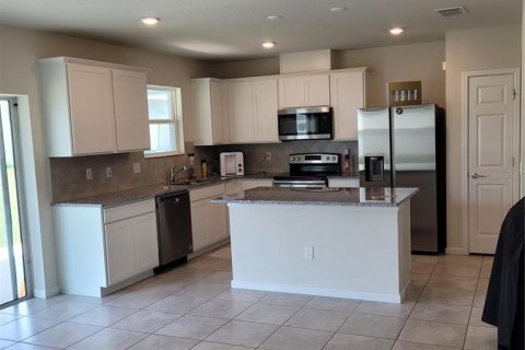 House in Davenport, Florida 4 bedrooms, 224.45 sq.m. № 1747318 - photo 13