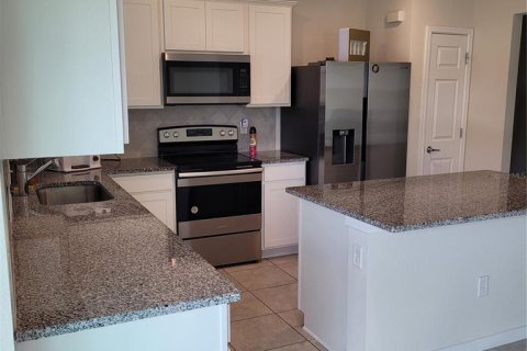 House in Davenport, Florida 4 bedrooms, 224.45 sq.m. № 1747318 - photo 15