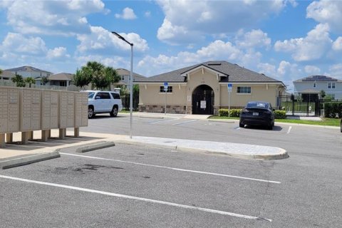 House in Davenport, Florida 4 bedrooms, 224.45 sq.m. № 1747318 - photo 8