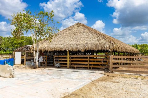 Propiedad comercial en venta en Boynton Beach, Florida № 1871550 - foto 17