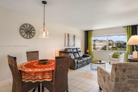 Condo in Lauderdale Lakes, Florida, 1 bedroom  № 1991952 - photo 5