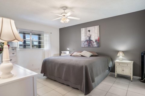 Condo in Lauderdale Lakes, Florida, 1 bedroom  № 1991952 - photo 10