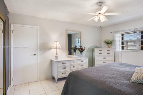 Condo in Lauderdale Lakes, Florida, 1 bedroom  № 1991952 - photo 12