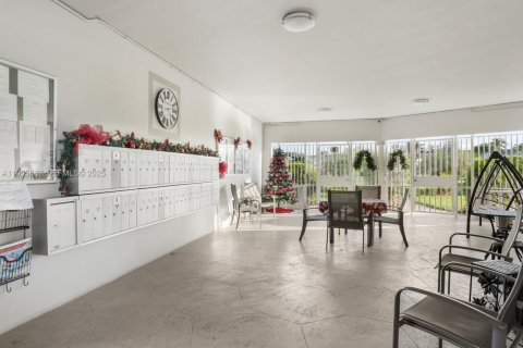 Condo in Lauderdale Lakes, Florida, 1 bedroom  № 1991952 - photo 28