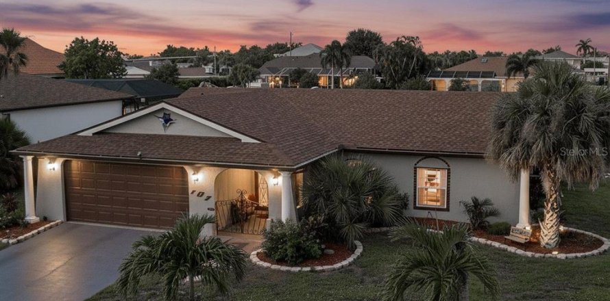 House in Port Charlotte, Florida 3 bedrooms, 170.94 sq.m. № 2275472