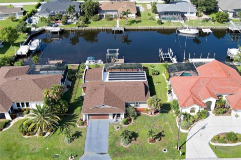 House in Port Charlotte, Florida 3 bedrooms, 170.94 sq.m. № 2275472 - photo 27