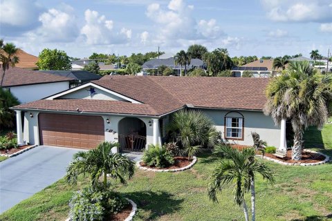 House in Port Charlotte, Florida 3 bedrooms, 170.94 sq.m. № 2275472 - photo 2