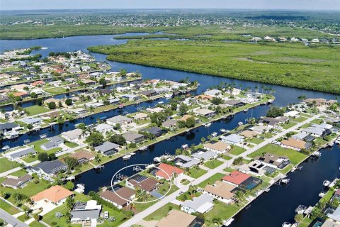 House in Port Charlotte, Florida 3 bedrooms, 170.94 sq.m. № 2275472 - photo 28