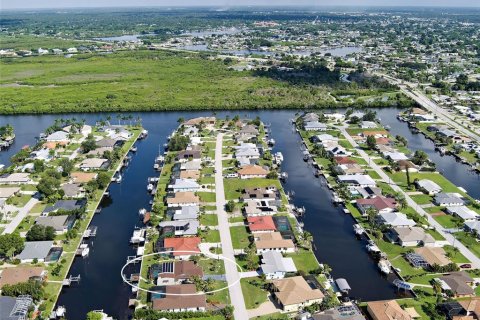 House in Port Charlotte, Florida 3 bedrooms, 170.94 sq.m. № 2275472 - photo 29