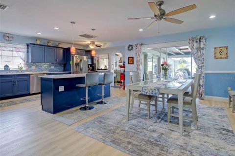 House in Port Charlotte, Florida 3 bedrooms, 170.94 sq.m. № 2275472 - photo 4