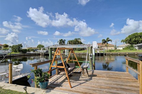 House in Port Charlotte, Florida 3 bedrooms, 170.94 sq.m. № 2275472 - photo 22