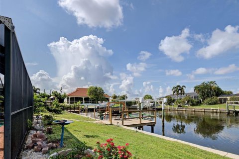 House in Port Charlotte, Florida 3 bedrooms, 170.94 sq.m. № 2275472 - photo 21