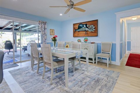 House in Port Charlotte, Florida 3 bedrooms, 170.94 sq.m. № 2275472 - photo 6