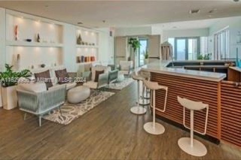Condo in Hallandale Beach, Florida, 2 bedrooms  № 1763388 - photo 27