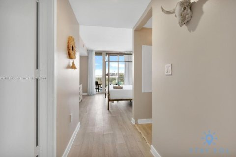 Condo in Hallandale Beach, Florida, 2 bedrooms  № 1763388 - photo 16