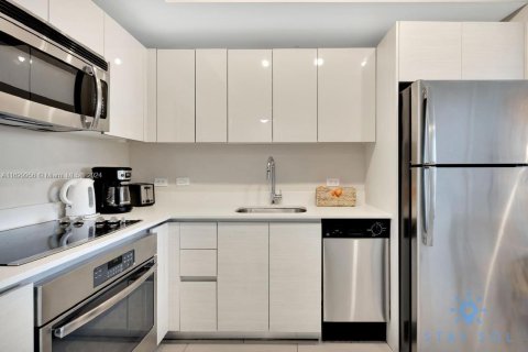 Condo in Hallandale Beach, Florida, 2 bedrooms  № 1763388 - photo 9