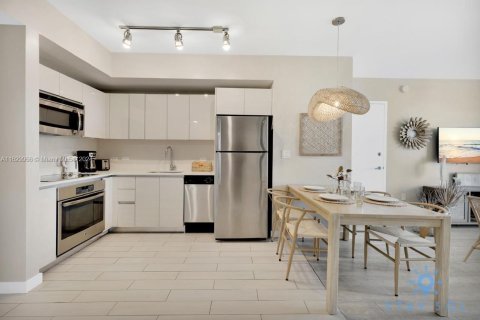 Condo in Hallandale Beach, Florida, 2 bedrooms  № 1763388 - photo 8