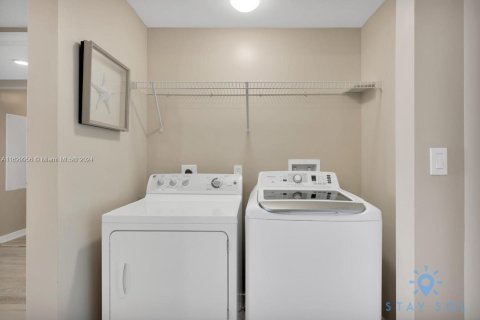 Condo in Hallandale Beach, Florida, 2 bedrooms  № 1763388 - photo 10