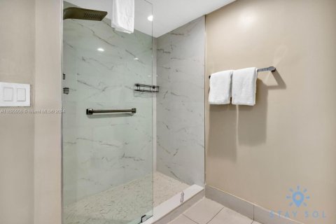 Condo in Hallandale Beach, Florida, 2 bedrooms  № 1763388 - photo 18