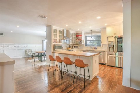 Casa en venta en Fort Lauderdale, Florida, 3 dormitorios, 138.33 m2 № 1992591 - foto 3