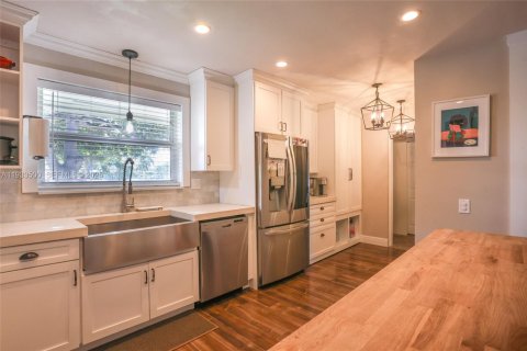 Casa en venta en Fort Lauderdale, Florida, 3 dormitorios, 138.33 m2 № 1992591 - foto 5