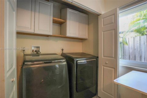 Casa en venta en Fort Lauderdale, Florida, 3 dormitorios, 138.33 m2 № 1992591 - foto 11