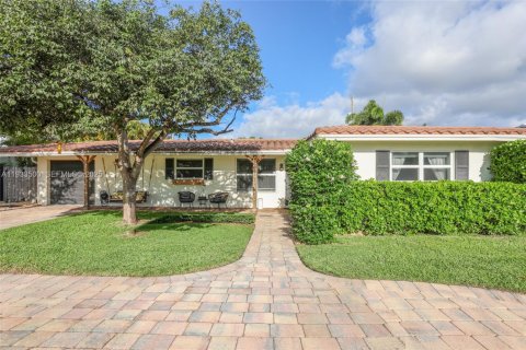 Casa en venta en Fort Lauderdale, Florida, 3 dormitorios, 138.33 m2 № 1992591 - foto 2