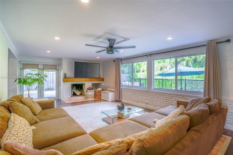 Casa en venta en Fort Lauderdale, Florida, 3 dormitorios, 138.33 m2 № 1992591 - foto 13