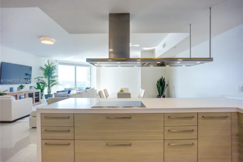 Copropriété à vendre à North Miami Beach, Floride: 2 chambres, 155.15 m2 № 2004569 - photo 2