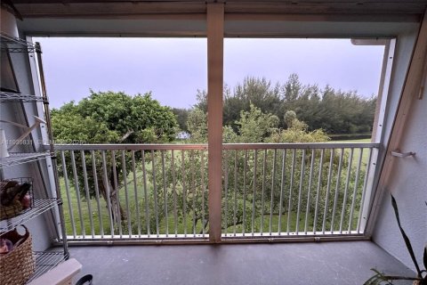 Apartment in Pembroke Pines, Florida 1 bedroom, 97.08 sq.m. № 2000695 - photo 5