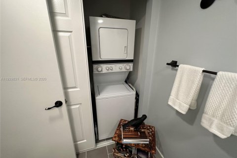 Apartment in Pembroke Pines, Florida 1 bedroom, 97.08 sq.m. № 2000695 - photo 13