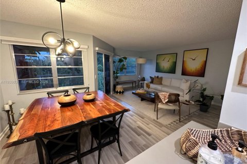 Apartment in Pembroke Pines, Florida 1 bedroom, 97.08 sq.m. № 2000695 - photo 7