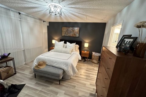 Apartment in Pembroke Pines, Florida 1 bedroom, 97.08 sq.m. № 2000695 - photo 15