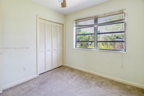 House in Cutler Bay, Florida 4 bedrooms, 132.76 sq.m. № 1871696 - photo 10