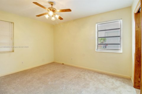 House in Cutler Bay, Florida 4 bedrooms, 132.76 sq.m. № 1871696 - photo 14