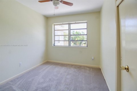 House in Cutler Bay, Florida 4 bedrooms, 132.76 sq.m. № 1871696 - photo 5